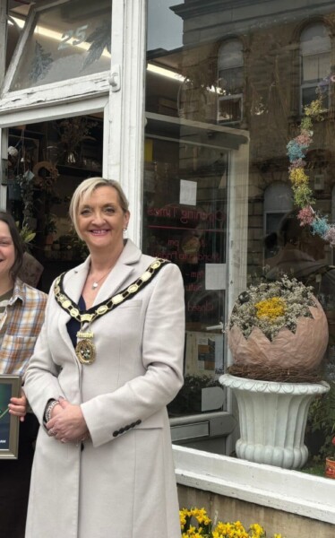 Flowers in Focus Spring Window Winners