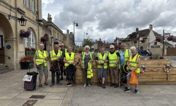 Melksham Bloomers meeting for the monthly town tidy