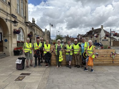 Melksham Bloomers meeting for the monthly town tidy